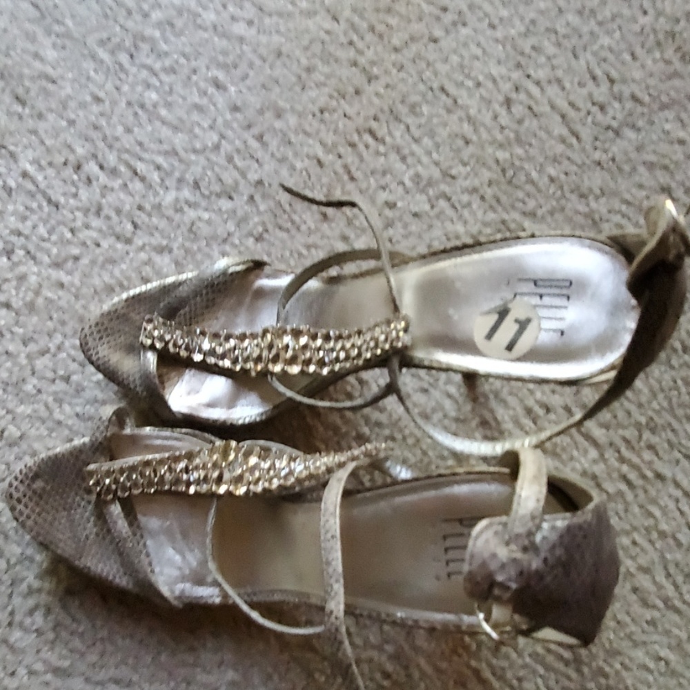 Pelley Moda Shoes - Picture 2 of 2
